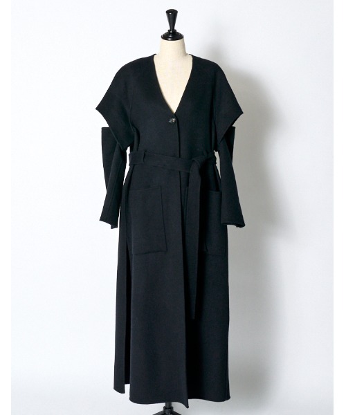 RUMCHE(ラムシェ)の「Cutout Shoulder River Coat / カットアウトショルダーリバーコート(その他アウター・レディース・ブラック/ベージュ・FREE)」の12枚目の写真