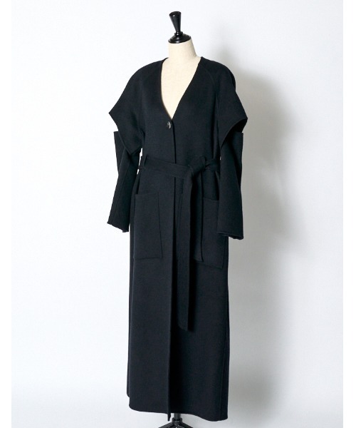 RUMCHE(ラムシェ)の「Cutout Shoulder River Coat / カットアウトショルダーリバーコート(その他アウター・レディース・ブラック/ベージュ・FREE)」の11枚目の写真