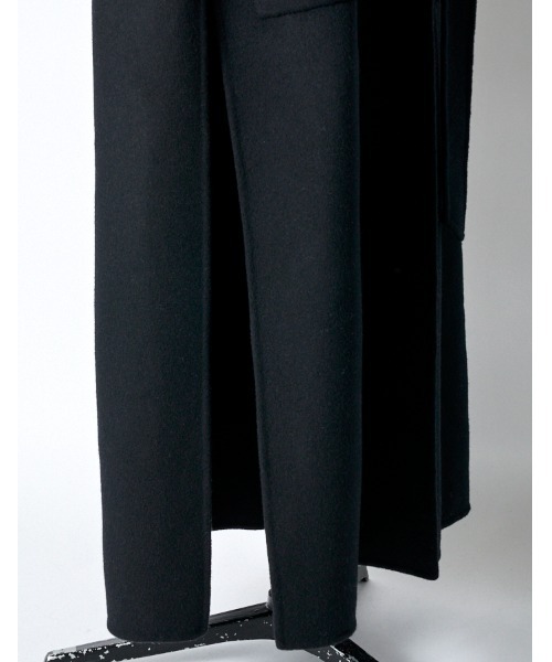 RUMCHE(ラムシェ)の「Cutout Shoulder River Coat / カットアウトショルダーリバーコート(その他アウター・レディース・ブラック/ベージュ・FREE)」の4枚目の写真