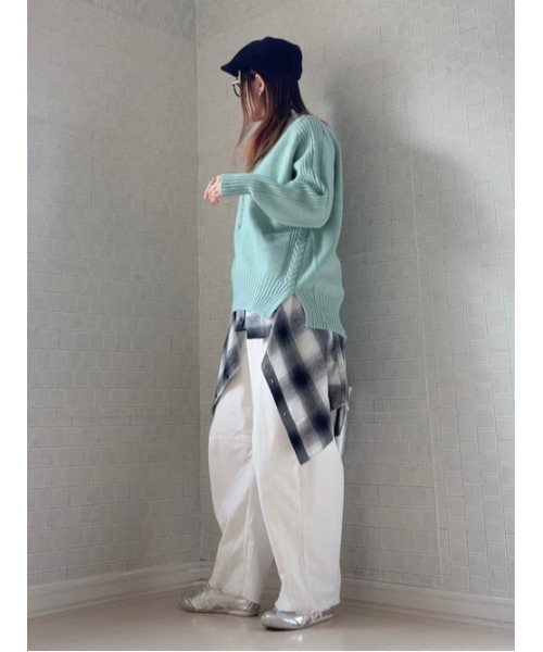 ikka(イッカ)の「【雑誌InRed1月号掲載】サイドスリットニットプルオーバー【親子コーデ】(ニット/セーター・レディース・チャコール/イエロー/ライトパープル/ベージュ/グリーン・M/L/S)」の6枚目の写真