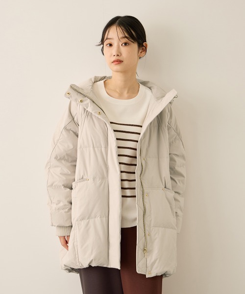 ketty(ケティ)の「ストレッチフードピュアダウンミドルコート(ダウンジャケット/コート・レディース・ブラック/ライトグレー/カーキ・M)」の2枚目の写真