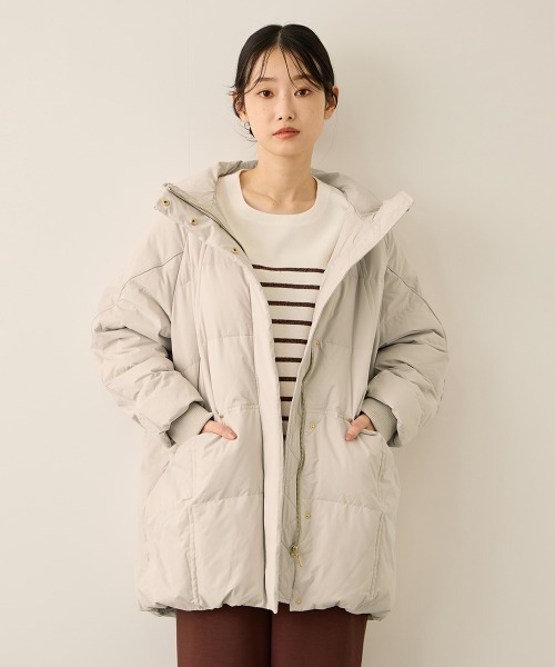 ketty(ケティ)の「ストレッチフードピュアダウンミドルコート(ダウンジャケット/コート・レディース・ブラック/ライトグレー/カーキ・M)」の12枚目の写真