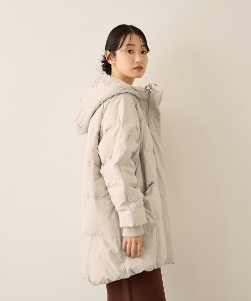 ketty(ケティ)の「ストレッチフードピュアダウンミドルコート(ダウンジャケット/コート・レディース・ブラック/ライトグレー/カーキ・M)」の13枚目の写真