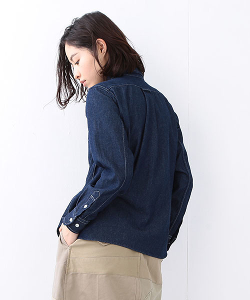 BEAMS BOY（ビームスボーイ）の「BEAMS BOY / デニム ボタンダウンシャツ（シャツ/ブラウス・レディース・ブルー/インディゴブルー・ONE SIZE）」の10枚目の写真