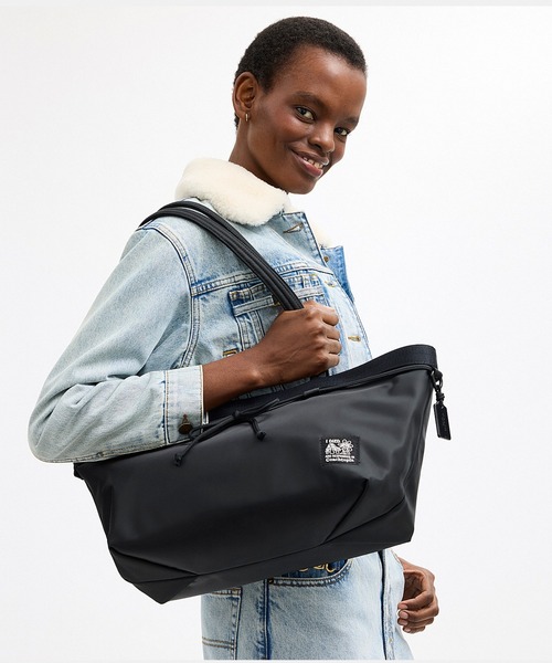 超美品　コーチトピア/ループトートショルダーバック人気の黒coachtopia コーチトピア ループ ショルダー バッグ（ショルダーバッグ