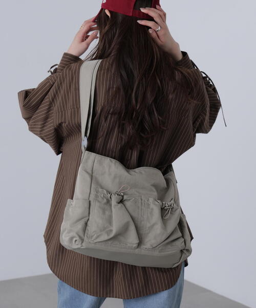 FREE'S MART(フリーズマート)の「◆ドロストタックバッグ(ショルダーバッグ・レディース・ブラック/カーキ/ベージュ・フリ-)」の1枚目の写真