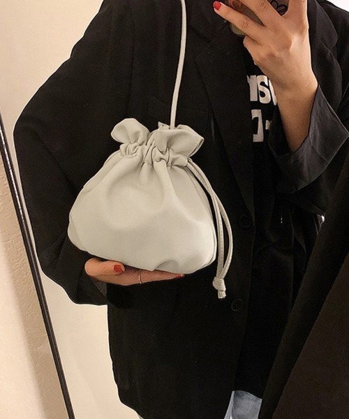 ReRe(リリ)の「ミニマルデザインPUレザー巾着バッグ(ショルダーバッグ・レディース・ホワイト/ライトブラウン/ブラック・FREE)」の5枚目の写真