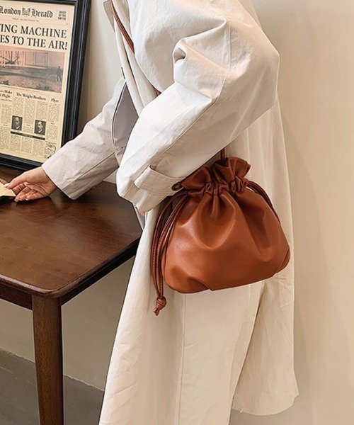 ReRe(リリ)の「ミニマルデザインPUレザー巾着バッグ(ショルダーバッグ・レディース・ホワイト/ライトブラウン/ブラック・FREE)」の10枚目の写真