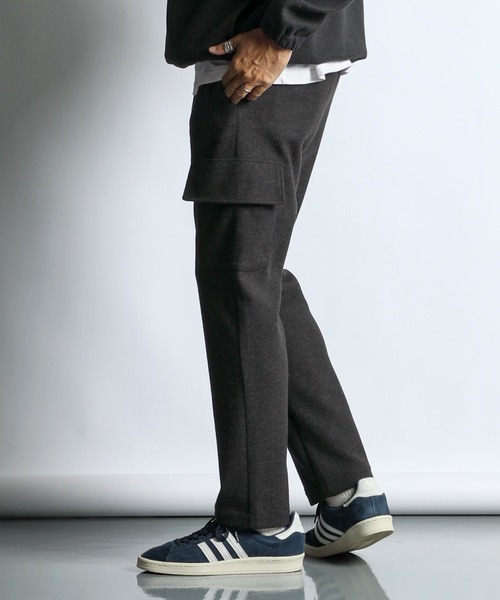 The DUFFER of ST.GEORGE（ザダファーオブセントジョージ）の「WOOL LIKE PONTE SLIM CARGO PANTS：ポンチ素材 ウールライク スリム カーゴパンツ（カーゴパンツ・メンズ・チャコールグレー/ブラック・SMALL/MEDIUM/LARGE/X-LARGE）」の7枚目の写真