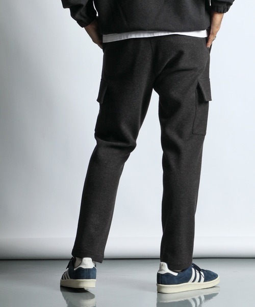 The DUFFER of ST.GEORGE（ザダファーオブセントジョージ）の「WOOL LIKE PONTE SLIM CARGO PANTS：ポンチ素材 ウールライク スリム カーゴパンツ（カーゴパンツ・メンズ・チャコールグレー/ブラック・SMALL/MEDIUM/LARGE/X-LARGE）」の8枚目の写真