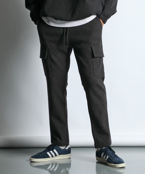 The DUFFER of ST.GEORGE（ザダファーオブセントジョージ）の「WOOL LIKE PONTE SLIM CARGO PANTS：ポンチ素材 ウールライク スリム カーゴパンツ（カーゴパンツ・メンズ・チャコールグレー/ブラック・SMALL/MEDIUM/LARGE/X-LARGE）」の5枚目の写真
