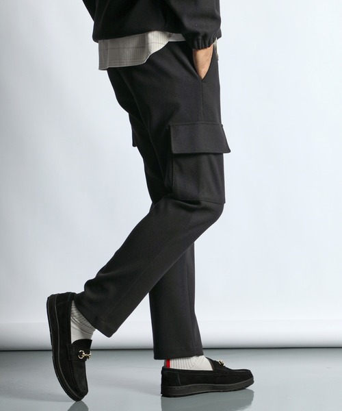 The DUFFER of ST.GEORGE（ザダファーオブセントジョージ）の「WOOL LIKE PONTE SLIM CARGO PANTS：ポンチ素材 ウールライク スリム カーゴパンツ（カーゴパンツ・メンズ・チャコールグレー/ブラック・SMALL/MEDIUM/LARGE/X-LARGE）」の3枚目の写真