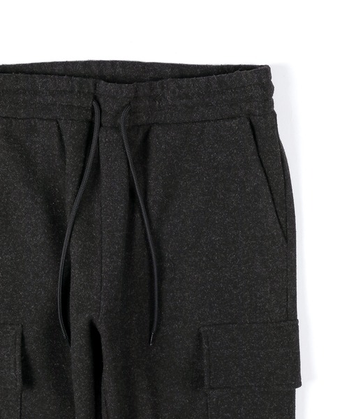 The DUFFER of ST.GEORGE（ザダファーオブセントジョージ）の「WOOL LIKE PONTE SLIM CARGO PANTS：ポンチ素材 ウールライク スリム カーゴパンツ（カーゴパンツ・メンズ・チャコールグレー/ブラック・SMALL/MEDIUM/LARGE/X-LARGE）」の12枚目の写真