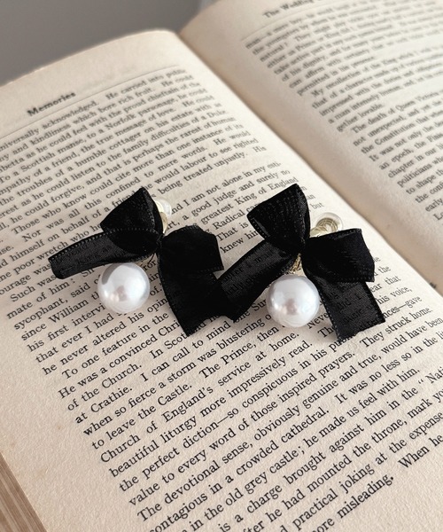 apres jour(アプレジュール)の「【apres jour×ARIAZ】パールリボンイヤリング(イヤリング・レディース・ブラック・FREE)」の3枚目の写真