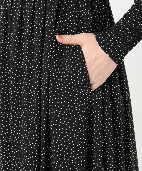 SLOBE IENA（スローブイエナ）の「《追加2》ドットシャーリングワンピース（ワンピース・レディース・ブラック・36/38）」の2枚目の写真
