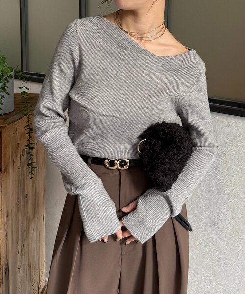 Thevon(ゼボン)の「ドレープネックリブニットプルオーバー(ニット/セーター・レディース・アイボリー/グレー/グリーン・FREE)」の3枚目の写真