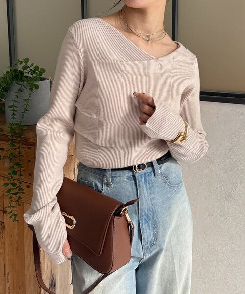 Thevon(ゼボン)の「ドレープネックリブニットプルオーバー(ニット/セーター・レディース・アイボリー/グレー/グリーン・FREE)」の2枚目の写真