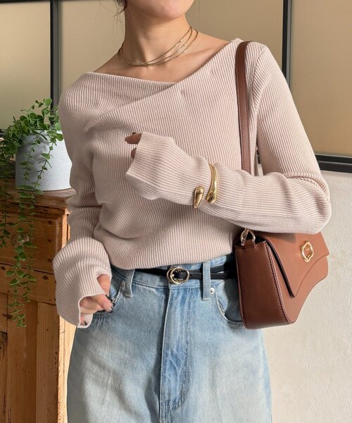 Thevon(ゼボン)の「ドレープネックリブニットプルオーバー(ニット/セーター・レディース・アイボリー/グレー/グリーン・FREE)」の4枚目の写真