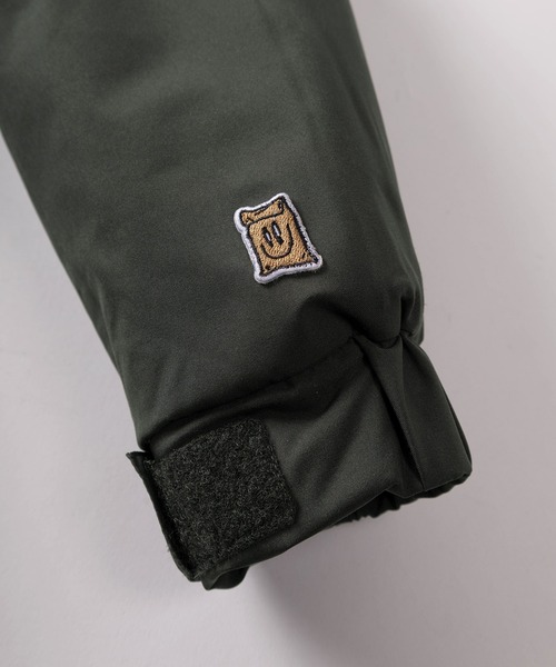 Philip Lumbang（フィリップランバン）の「【75】【Philip Lumbang/フィリップ・ランバン】2WAY ロゴアートデザイン 中綿 フードジャケット/ワンポイント刺繍/ドローコード/防風/2025AW新ブランド（ダウンジャケット/コート・メンズ・ブラック/チャコールグレー/ブラウン・M/L/XL）」の16枚目の写真