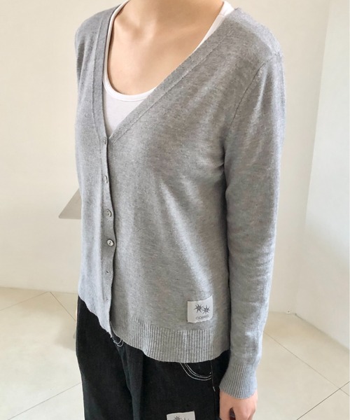 COIRIS_（コイリス）の「◇COIRIS◇ブランド直輸入正規品/ロエン Vネックカーディガン ROEN V-NECK CARDIGAN（カーディガン/ボレロ・レディース・グレー/ブラック・FREE）」の4枚目の写真