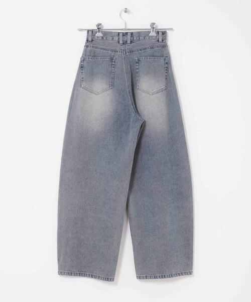 ITEMS URBANRESEARCH（アイテムズ アーバンリサーチ）の「デニムコクーンパンツ（デニムパンツ・レディース・ブラック/ブルー系その他・SMALL/MEDIUM）」の17枚目の写真