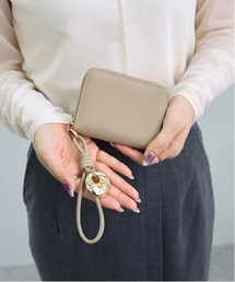 MIAN （ミアン）の「BLUEBELL / 牛革ストラップ付きラウンドファスナー二つ折り財布【詳細動画あり】（財布）」