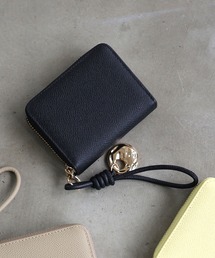 MIAN （ミアン）の「BLUEBELL / 牛革ストラップ付きラウンドファスナー二つ折り財布【詳細動画あり】（財布）」