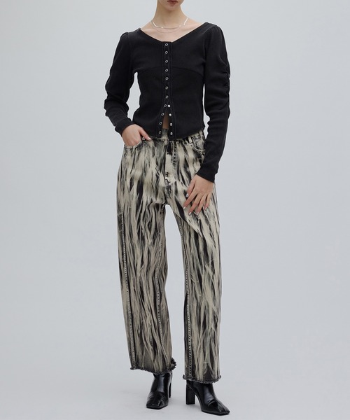 Ameri（アメリ）の「HAND BLEACH LOOSE DENIM（デニムパンツ・レディース・ブルー/ブラック・24inch/25inch/26inch）」の6枚目の写真