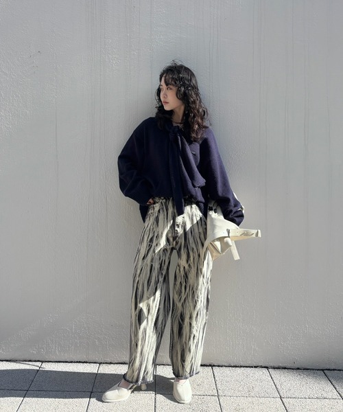 Ameri（アメリ）の「HAND BLEACH LOOSE DENIM（デニムパンツ・レディース・ブルー/ブラック・24inch/25inch/26inch）」の10枚目の写真