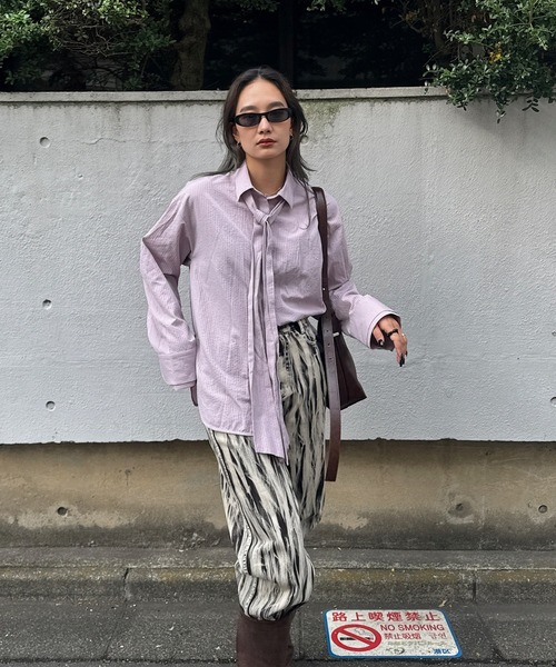 Ameri（アメリ）の「HAND BLEACH LOOSE DENIM（デニムパンツ・レディース・ブルー/ブラック・24inch/25inch/26inch）」の13枚目の写真