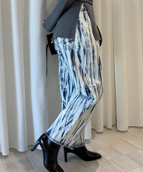 Ameri（アメリ）の「HAND BLEACH LOOSE DENIM（デニムパンツ・レディース・ブルー/ブラック・24inch/25inch/26inch）」の18枚目の写真