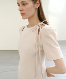 ARTID（アルティーダ）の「スリムフィットショルダーポイントワンピース_BEIGE（ワンピース）」