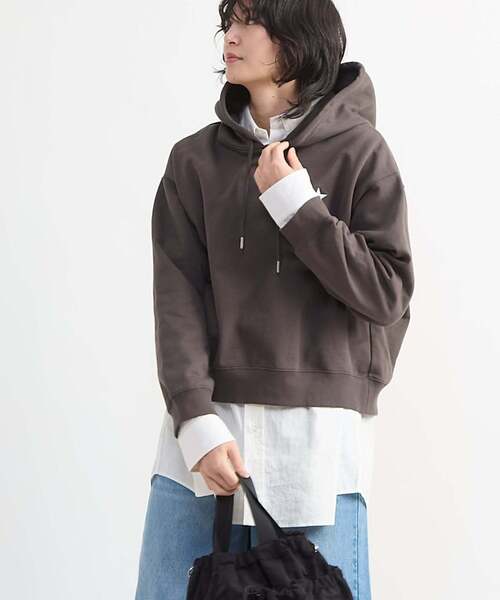 CONVERSE TOKYO（コンバーストウキョウ）の「EMBROIDERED LOGO HOODIE（パーカー・レディース・ミント/チャコールグレー/杢グレー・FREE）」の2枚目の写真