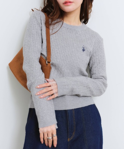 U.S. POLO ASSN.（ユーエスポロアッスン）の「【U.S. POLO ASSN./ユーエスポロアッスン】ロゴ刺繍 ケーブル編み 長袖ニット（ニット/セーター・レディース・ピンク/ネイビー/アイボリー/杢グレー・M/L/LL）」の3枚目の写真