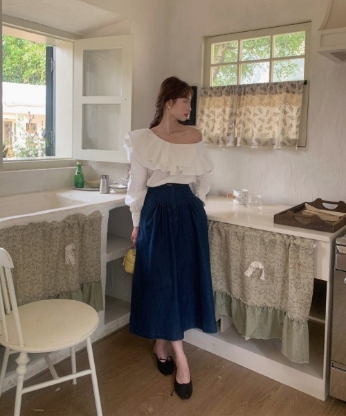 Ritzy(リッツィー)の「オフショルダーボリューム フリル トップス(シャツ/ブラウス・レディース・ホワイト・M/L)」の2枚目の写真
