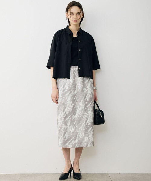ICB(アイシービー)の「FluidBackSatin ナロースカート(スカート・レディース・ライトグレー系7/ブラック系/グレー系・4/2/6)」の8枚目の写真