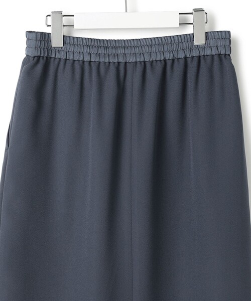 ICB(アイシービー)の「FluidBackSatin ナロースカート(スカート・レディース・ライトグレー系7/ブラック系/グレー系・4/2/6)」の6枚目の写真