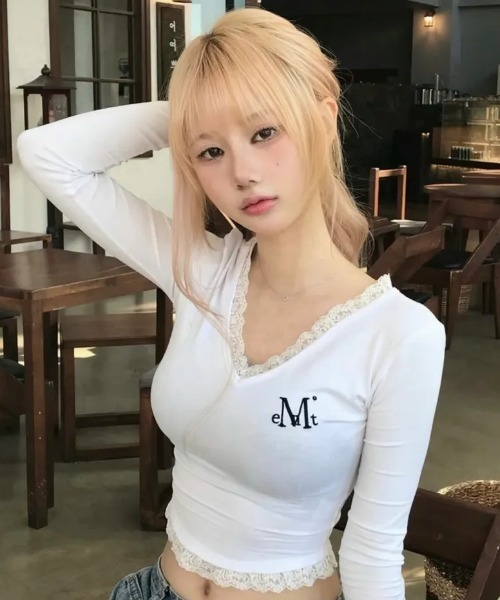 Mucent ムセント レース付き Vネック長袖Tシャツ ホワイト 韓国 A'GEM/9 × .kom 『MUCENT/ムセント』 SUNNIOR LACE V-NECK LONG SLEEVE