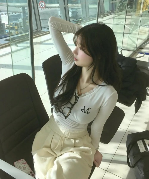 MUCENT(ムセント)の「◇MUCENT◇ブランド直輸入正規品/SUNNIOR LACE V-NECK LONG SLEEVE T サニアレースVネック長袖Tシャツ(Tシャツ/カットソー・レディース・ブラック/グレー/ホワイト・FREE)」の7枚目の写真