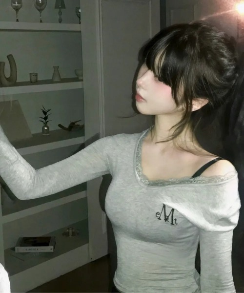 MUCENT(ムセント)の「◇MUCENT◇ブランド直輸入正規品/SUNNIOR LACE V-NECK LONG SLEEVE T サニアレースVネック長袖Tシャツ(Tシャツ/カットソー・レディース・ブラック/グレー/ホワイト・FREE)」の14枚目の写真