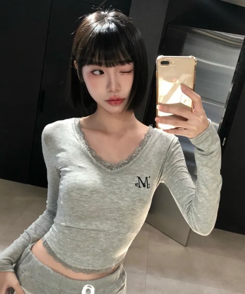 MUCENT(ムセント)の「◇MUCENT◇ブランド直輸入正規品/SUNNIOR LACE V-NECK LONG SLEEVE T サニアレースVネック長袖Tシャツ(Tシャツ/カットソー・レディース・ブラック/グレー/ホワイト・FREE)」の4枚目の写真