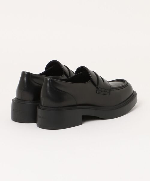 G.H.BASS（ジーエイチバス）の「G.H.BASS / BA41216 BLACK / ラバーソール 厚底コインローファー（ローファー・レディース・ブラック・5/6/7/8）」の2枚目の写真