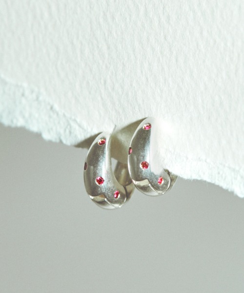 TEN.(テン)の「【新作】SILVER925 ポルカピアス (シンセティックルビー)(ピアス(両耳用)・レディース・シルバー・FREE)」の1枚目の写真
