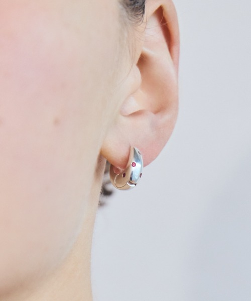 TEN.(テン)の「【新作】SILVER925 ポルカピアス (シンセティックルビー)(ピアス(両耳用)・レディース・シルバー・FREE)」の2枚目の写真