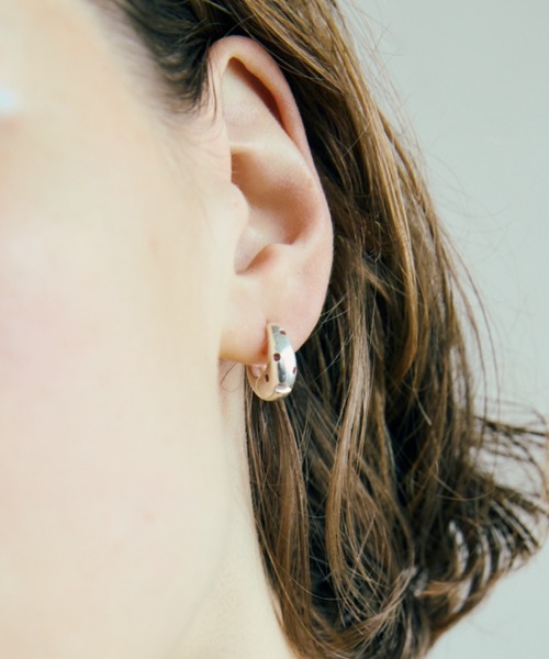 TEN.(テン)の「【新作】SILVER925 ポルカピアス (シンセティックルビー)(ピアス(両耳用)・レディース・シルバー・FREE)」の3枚目の写真