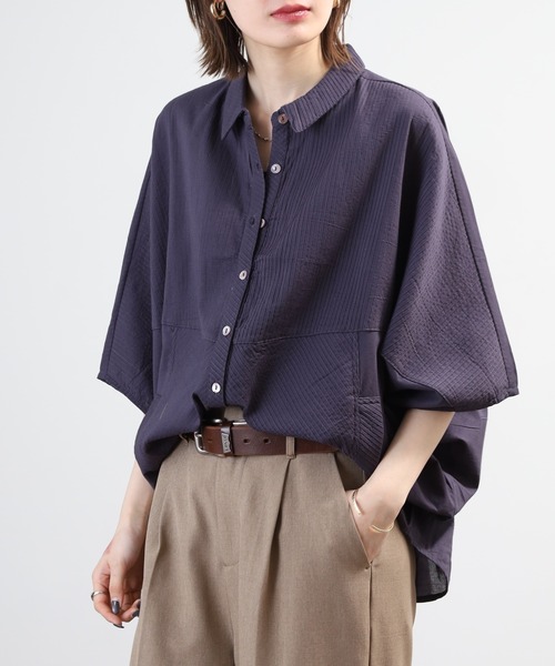 OMNES(オムネス)の「コットンキャンブリックタックドルマンシャツ 半袖(シャツ/ブラウス・レディース・チャコール/キャメル/ラベンダー/ホワイト/ベージュ・FREE)」の11枚目の写真