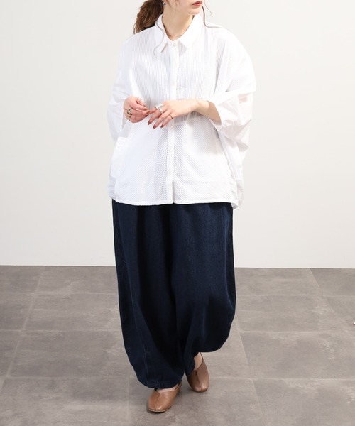 OMNES(オムネス)の「コットンキャンブリックタックドルマンシャツ 半袖(シャツ/ブラウス・レディース・チャコール/キャメル/ラベンダー/ホワイト/ベージュ・FREE)」の10枚目の写真