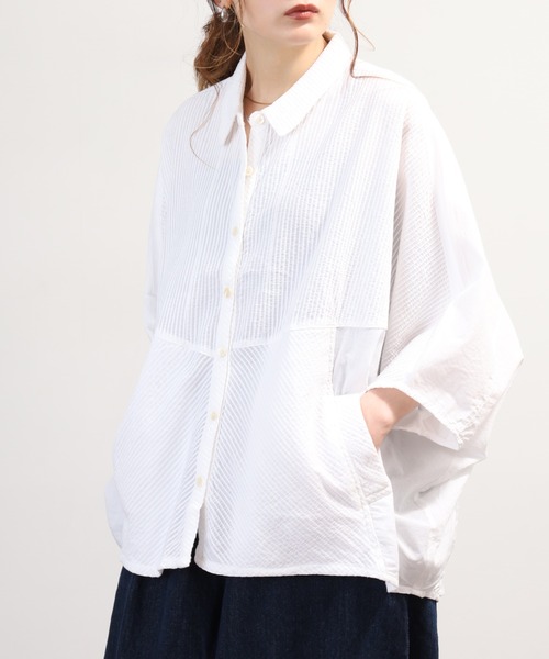 OMNES(オムネス)の「コットンキャンブリックタックドルマンシャツ 半袖(シャツ/ブラウス・レディース・チャコール/キャメル/ラベンダー/ホワイト/ベージュ・FREE)」の7枚目の写真