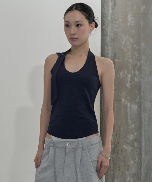 ZIZEMUSEUM(ジゼミュージアム)の「MULTIWAY STRAP HALTER TOP (DEEP NAVY)(Tシャツ/カットソー・レディース・その他・SMALL/MEDIUM)」の1枚目の写真