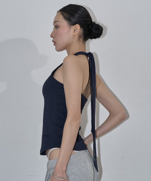 ZIZEMUSEUM(ジゼミュージアム)の「MULTIWAY STRAP HALTER TOP (DEEP NAVY)(Tシャツ/カットソー・レディース・その他・SMALL/MEDIUM)」の3枚目の写真